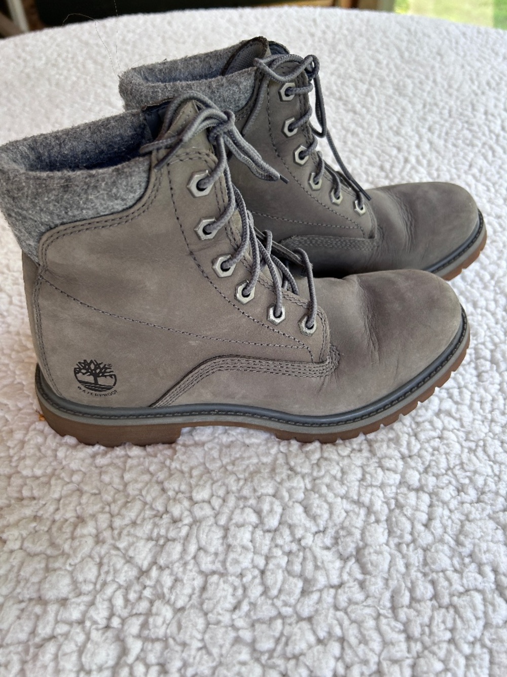Timberland Waterproof Gray Nubuck Lace Up Boots Women’s 7
